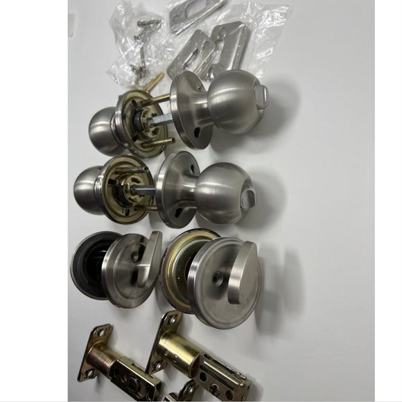 2 Doorknobs And Locks -Open Box - Picture 1 of 3